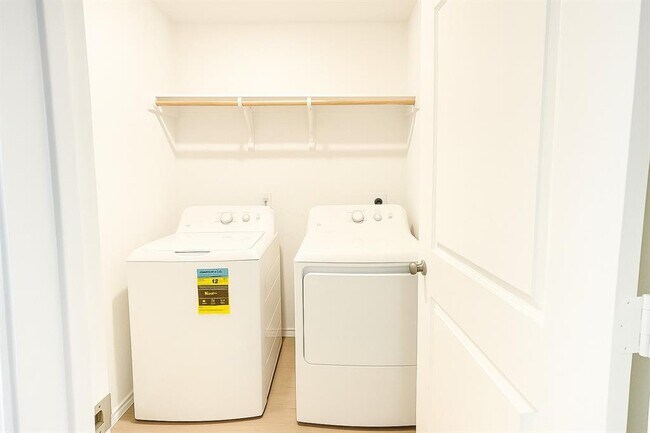 Building Photo - 461 Whoopers Lp