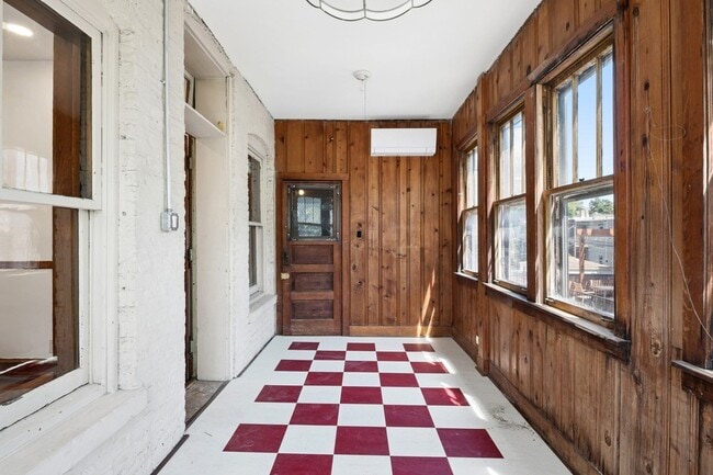 Building Photo - 1263 W Foster Ave