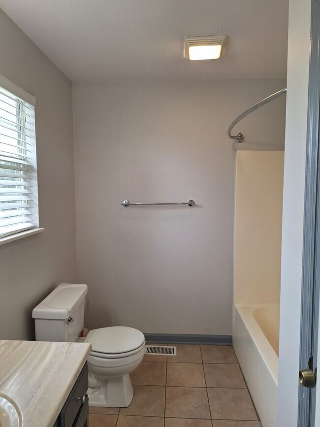 Building Photo - Convenient location to interstate in North...