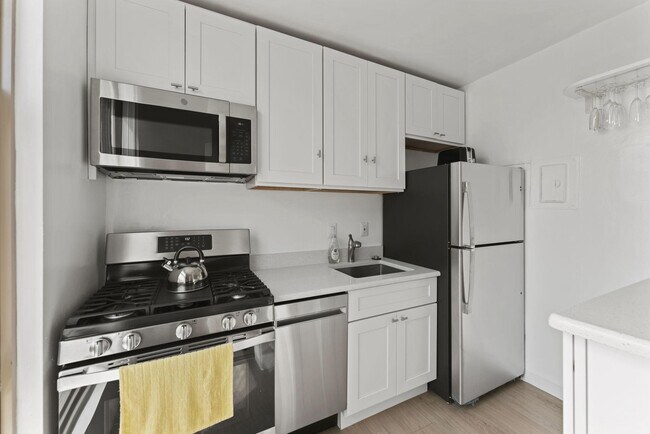 Building Photo - 1260 21st St NW