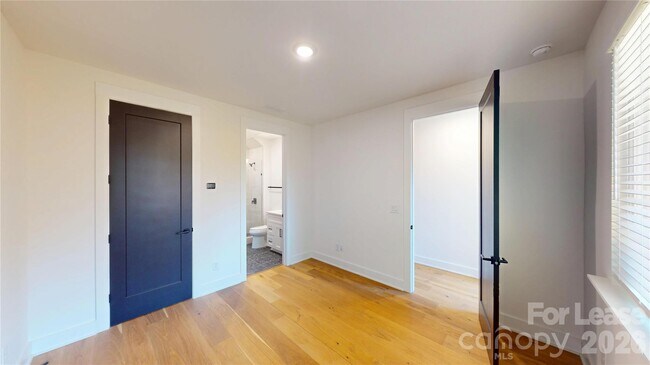 Building Photo - 156 Mattoon St