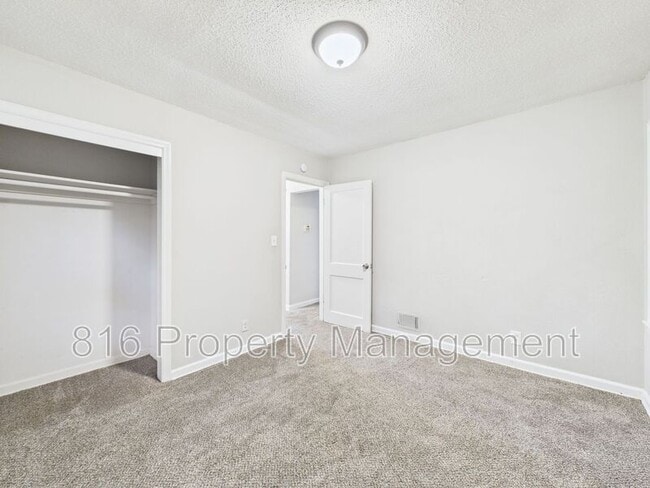 Building Photo - 2700 Oakley Ave