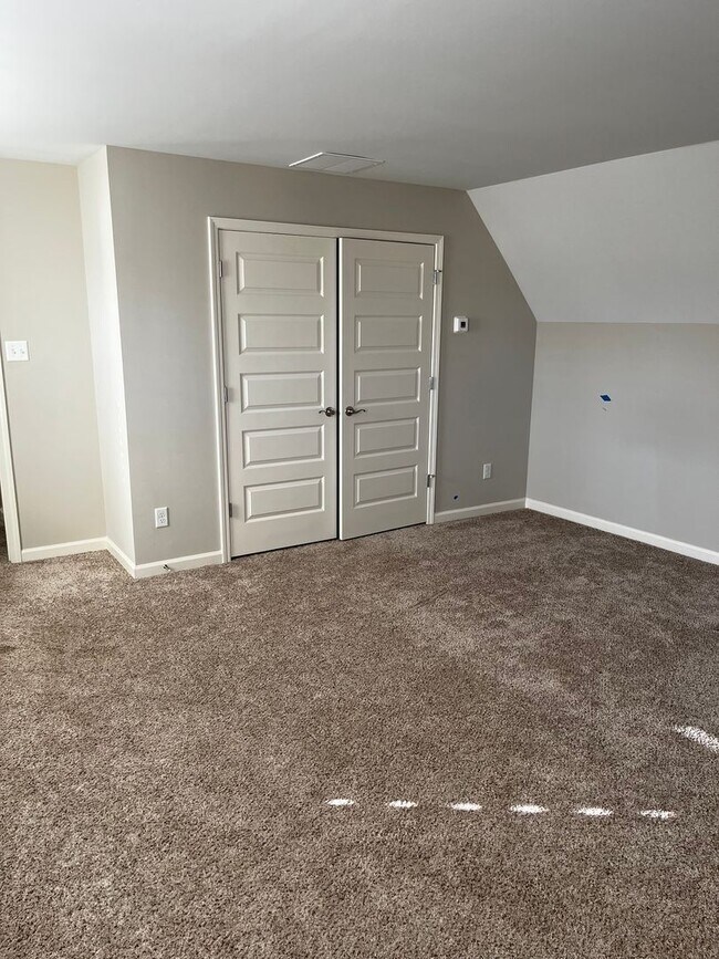 Building Photo - Custom Built home in a quiet subdivision