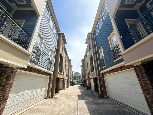 Building Photo - 621 Rutland St