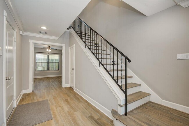 Building Photo - 5510 Blossom St