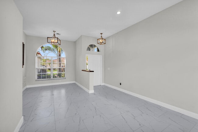 Building Photo - 491 SW 182nd Way