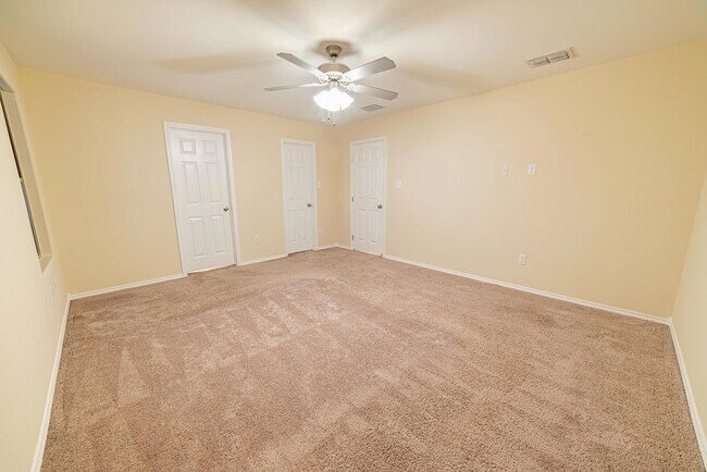 Building Photo - 3305 Charolais Dr