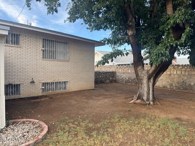 Building Photo - 8800 Sampson Ct