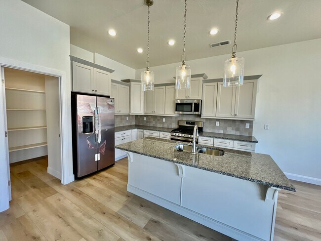 Building Photo - Three Bedroom Home in Washington Fields