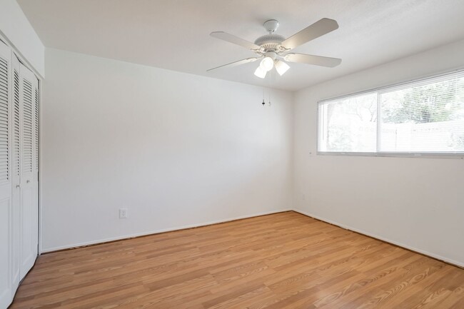 Building Photo - 6 Bed/4.5 Bath Home Close to ASU