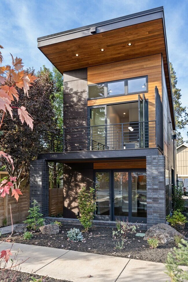 Building Photo - Modern Luxury and Prime Location: Fully Furnished 2 Bed 2 Bath Home with Hot Tub