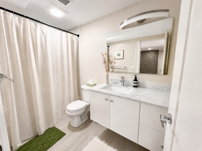 Building Photo - 470-472 Green St. Unit 1