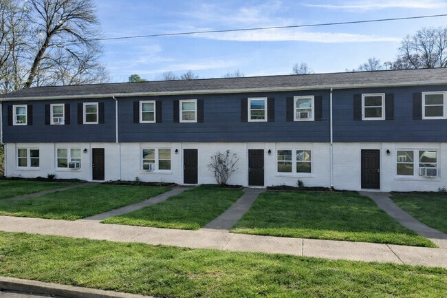 Building Photo - 1601 West Townhomes