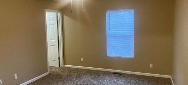 Building Photo - 3218 Putnam St