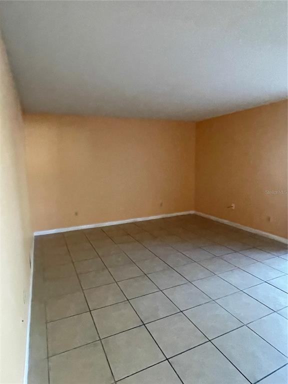 Building Photo - 549 Fairways Dr