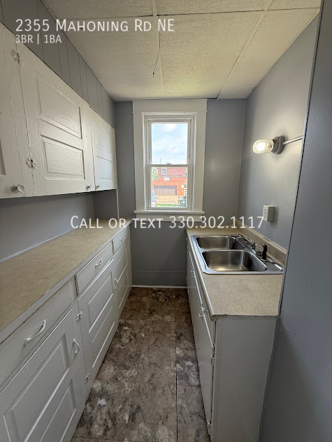 Building Photo - 2355 Mahoning Rd NE