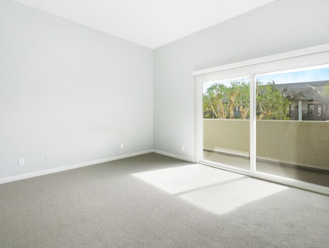 Building Photo - 405 2nd St