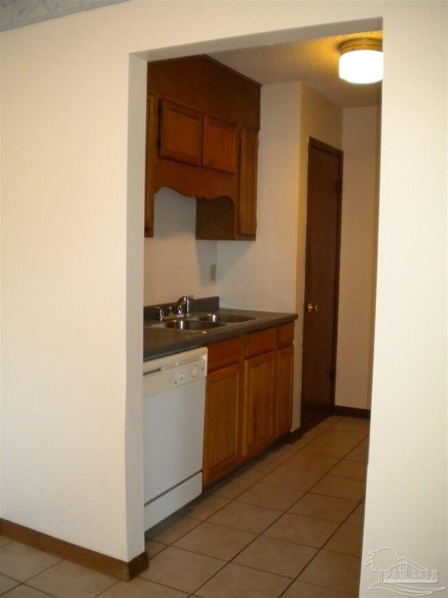 Building Photo - 3262 Maplewood Dr