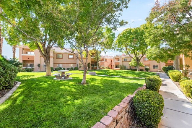 Building Photo - Stylish 3-Bedroom Condo in Silverado Ranch!