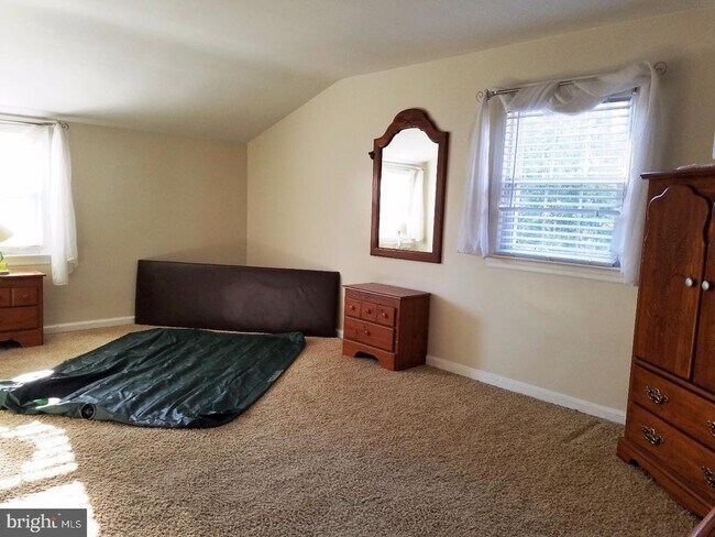 Building Photo - 324 Swarthmore Rd