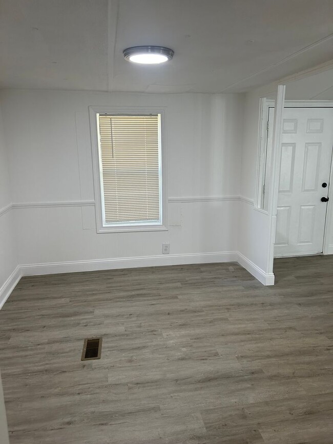Building Photo - Greenville, 3BD/2.BA, 1536