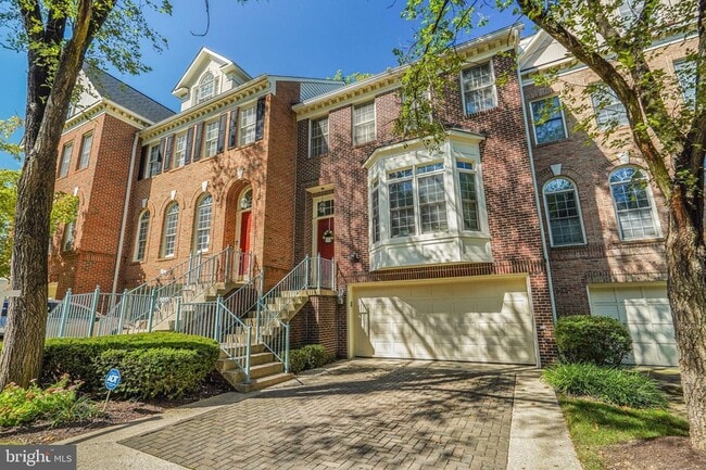 Building Photo - 150 Rees Pl