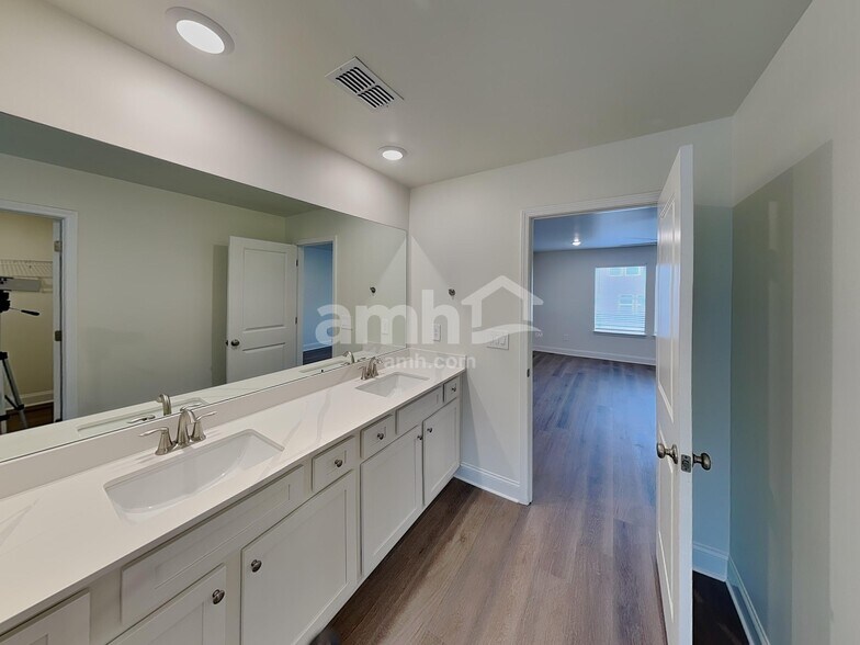 Building Photo - 3632 Mitchem Crk Vw