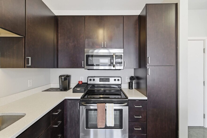 Building Photo - 421 E Market St