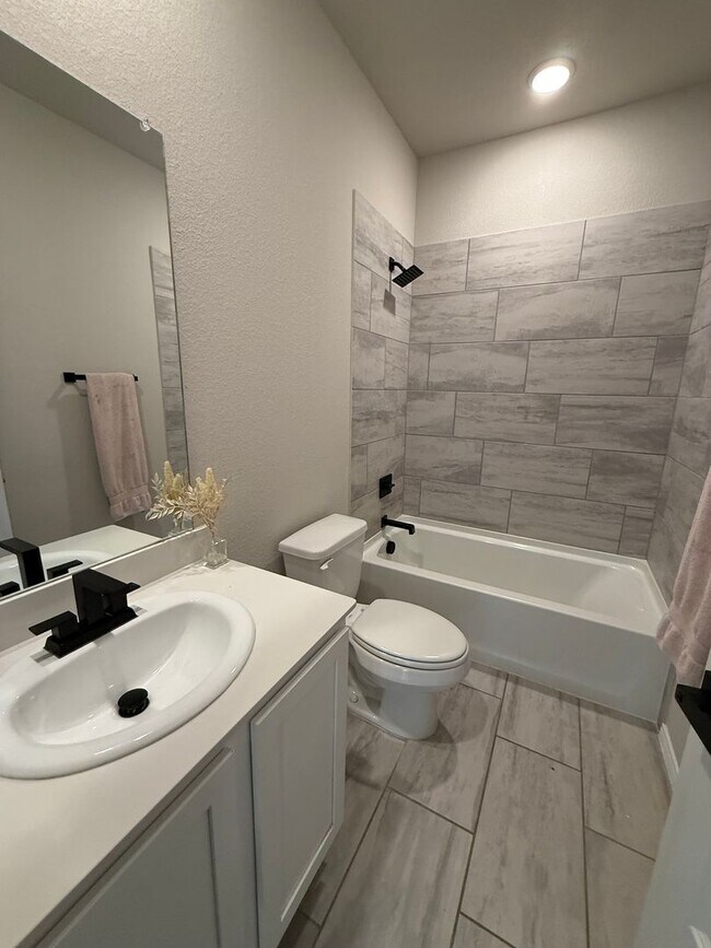 Building Photo - NEW 4 Bedroom in Joshua ISD. Move in special for the end of the year!