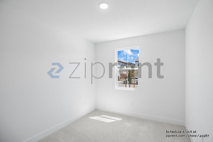 Building Photo - 379 Monastery Dr