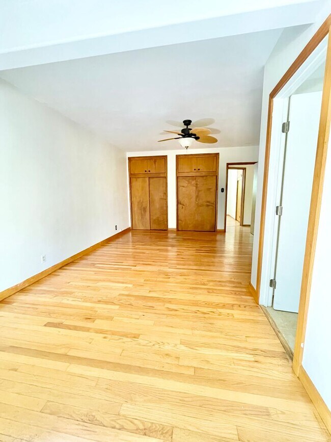 Building Photo - $3,900/month – Rare Country Feel on an Expansive Lot in One of Santa Rosa's Desirable Neighborhoods!