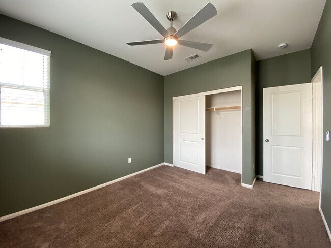 Building Photo - Beautiful 5 Bedroom/3 Bath Oceanside Home in Dixie Village