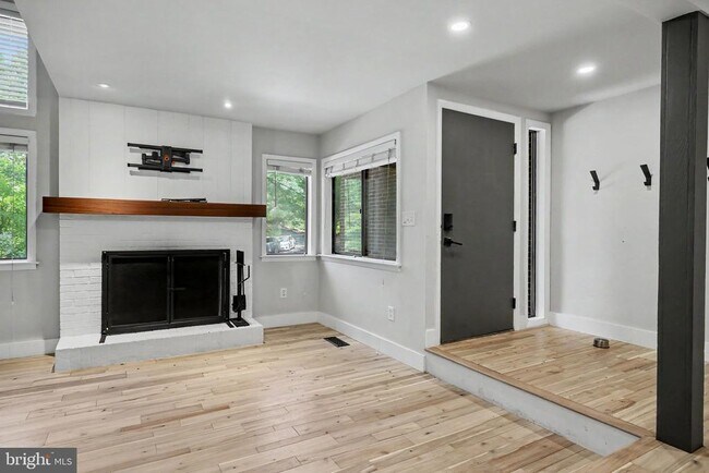 Building Photo - 2105 Glencourse Ln