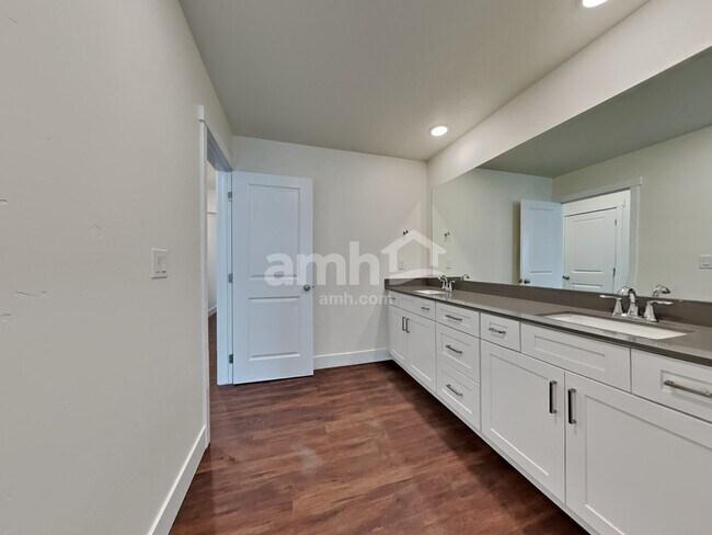 Building Photo - 11535 W Mesquite St