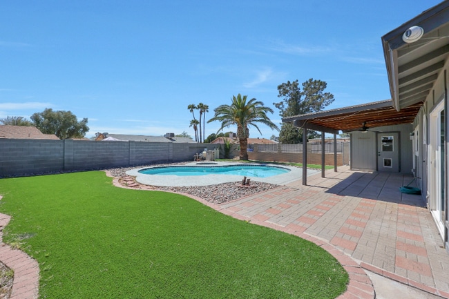 Building Photo - 2701 E Villa Rita Dr