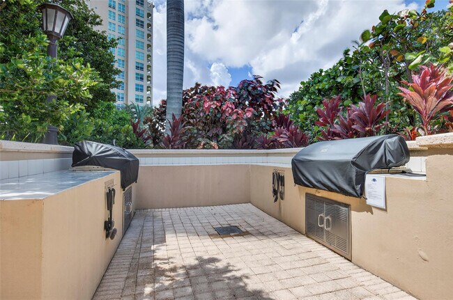 Building Photo - 3700 S Ocean Blvd