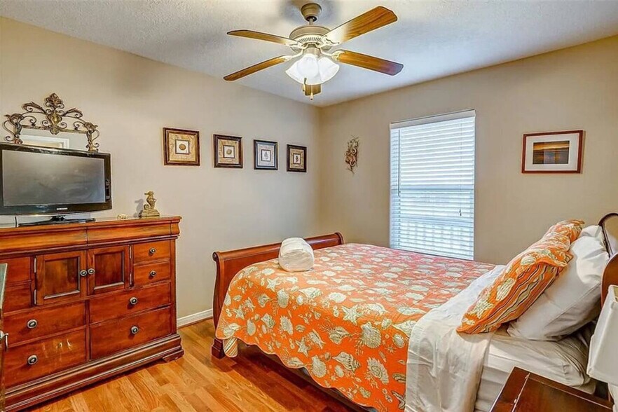 Building Photo - 820 Sandollar