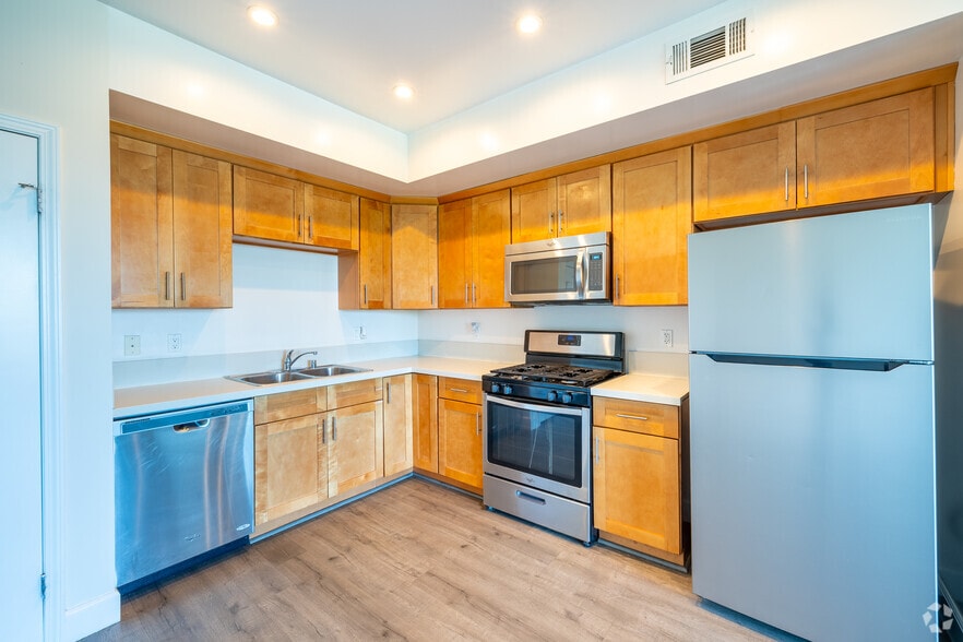 Primary Photo - 7118 Amigo Casa