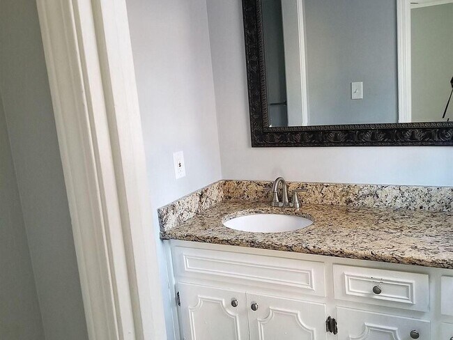 Building Photo - 4077 Linda Ln SW