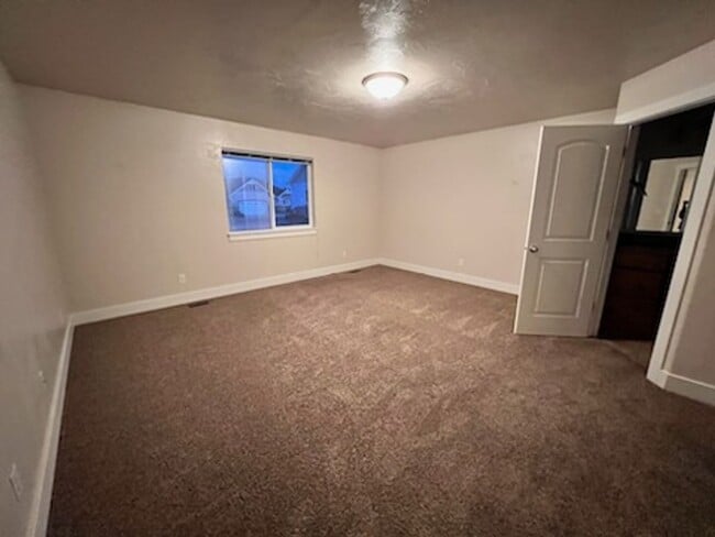 Building Photo - Beautiful 3 bed in Golf Course community