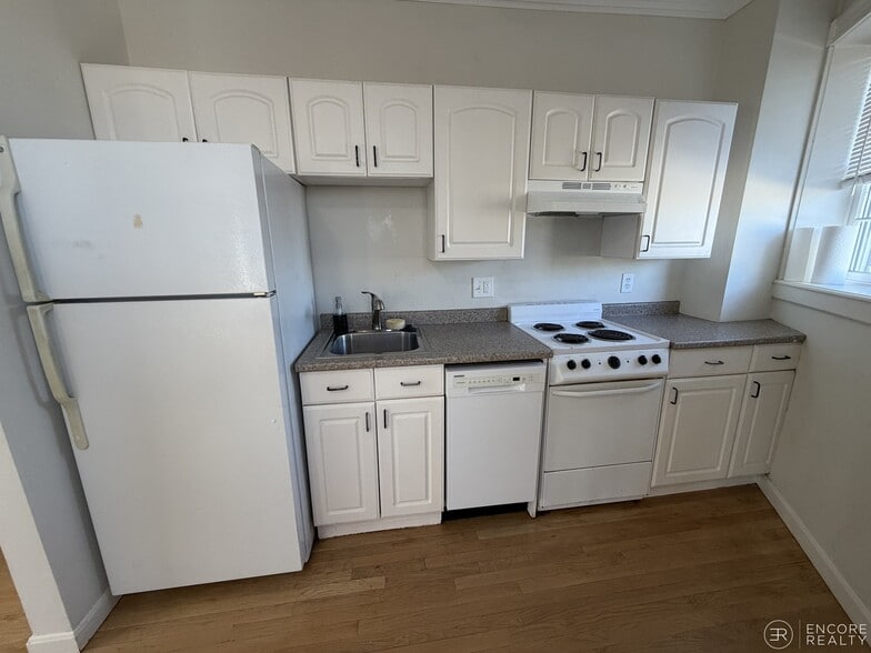 Building Photo - 4 Bishop Allen Dr