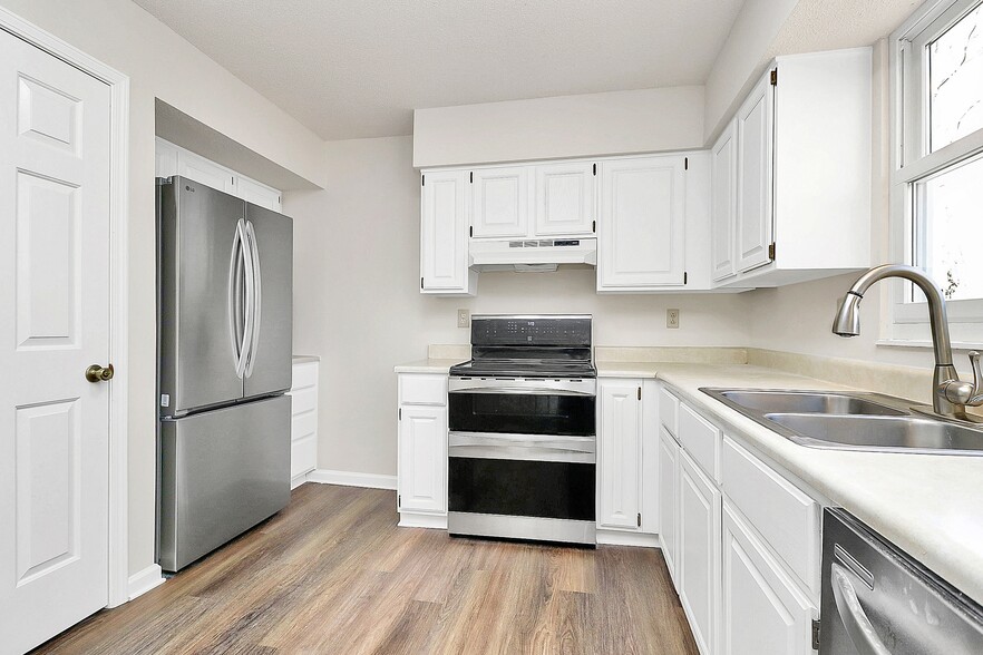 Building Photo - 7737 Batavia Ln