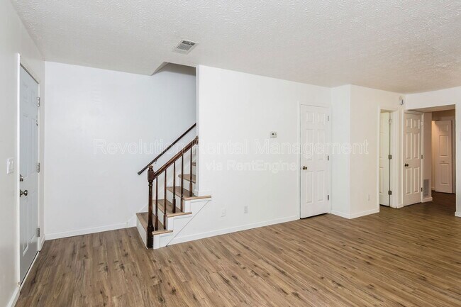 Building Photo - 1303 Sweet Pine Dr