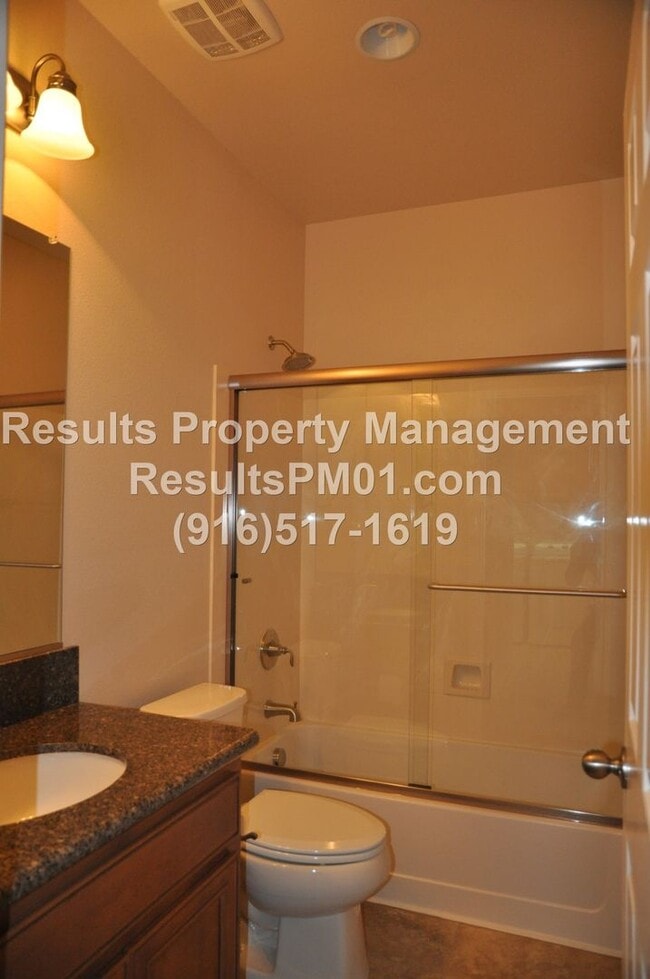 Building Photo - Newer Home in Roseville Gated Community - ...