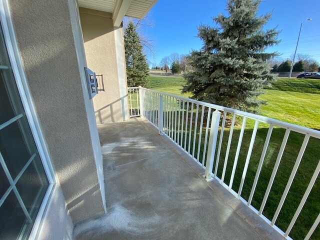 Building Photo - 14100 Pinnacle Pointe Dr