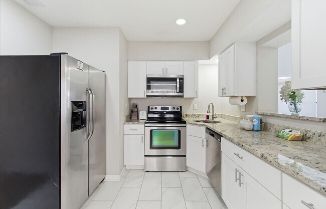 Building Photo - Charming Sarasota Retreat –4-Bedroom/3-Bathroom Modern Pool Home Near Everything!