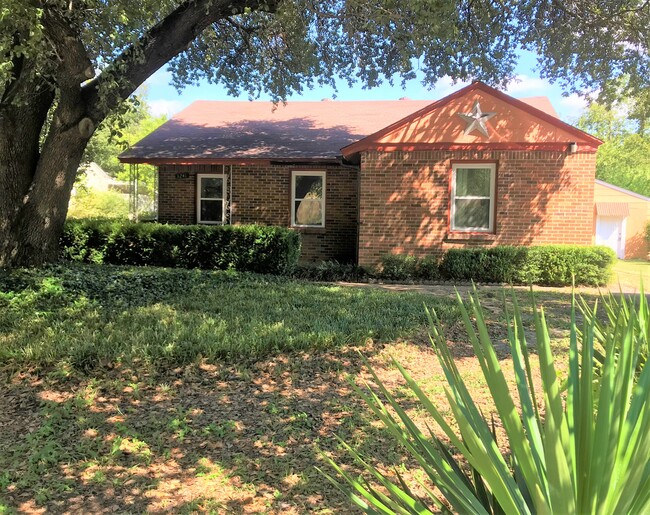 Cute house to call home! - 3241 Sandage Ave