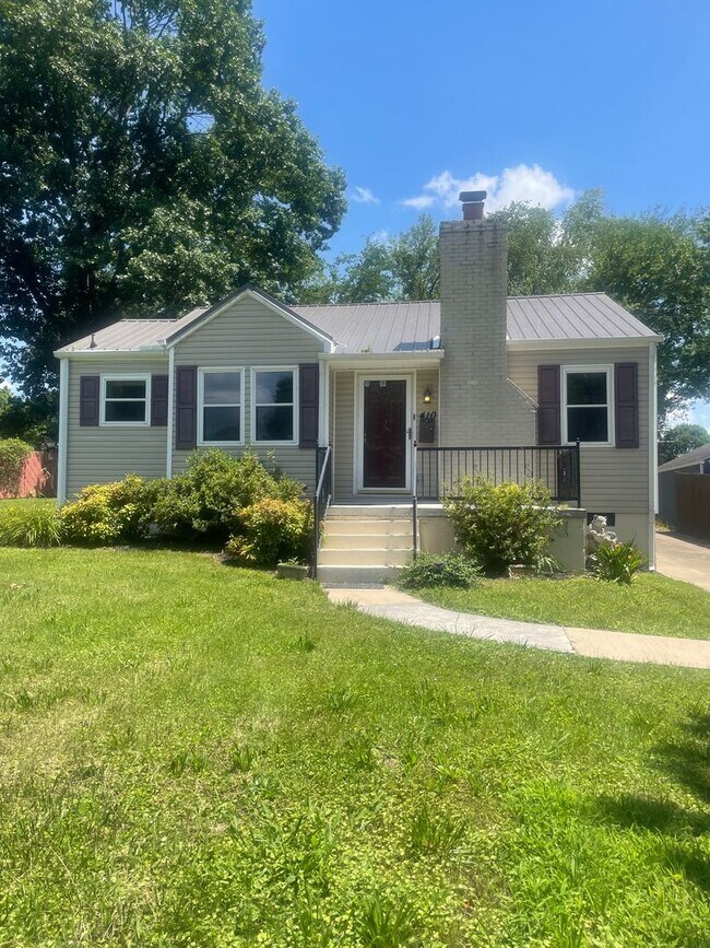 Building Photo - Knoxville 37920 - Very nice updated 2 bedroom home in South Knoxville for rent. - Contact Lisa Vi...