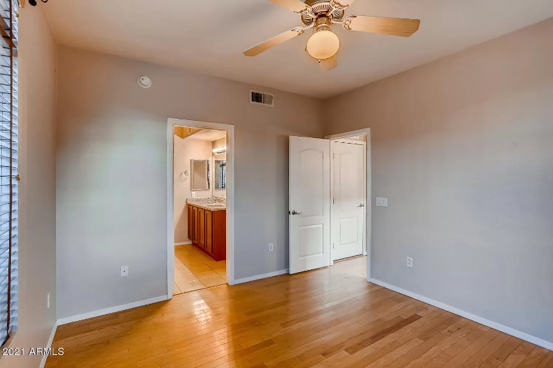 Building Photo - 2402 E 5th St