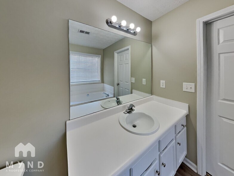 Building Photo - 185 Waters Edge Dr